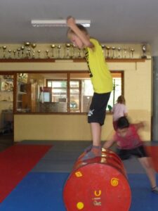 Lire la suite à propos de l’article Activités extra scolaires: initiation cirque (Flobecq, Hainaut)
