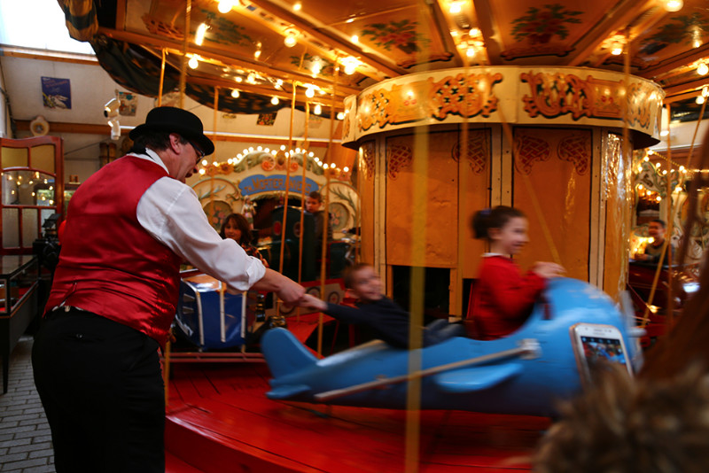 You are currently viewing Stages d’initiation à la magie et au cirque au Musée de la Foire à St Ghislain