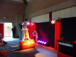 Lire la suite à propos de l’article Initiations cirque et magie en milieu scolaire: un bienfait pour vos enfants