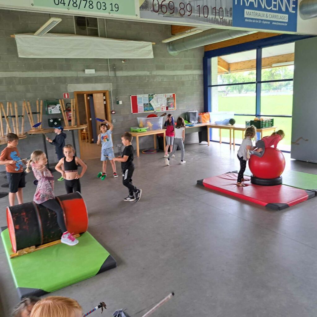 Stage d'été avec l'école de cirque de Magic Arts.