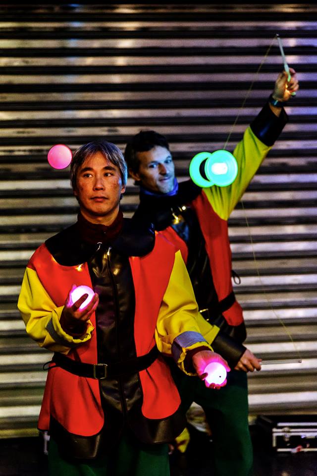 Jonglerie lumineuse pour animation de rues