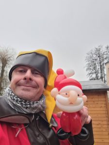 Modeleur de ballon pour votre marché de Noël ou tout autre évènement.